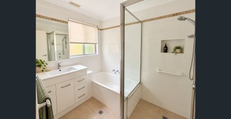 Light-Filled Family Home in a Quiet, Convenient Blackheath Location! - Photo 4