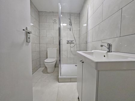 2 bedroom maisonette to rent - Photo 4