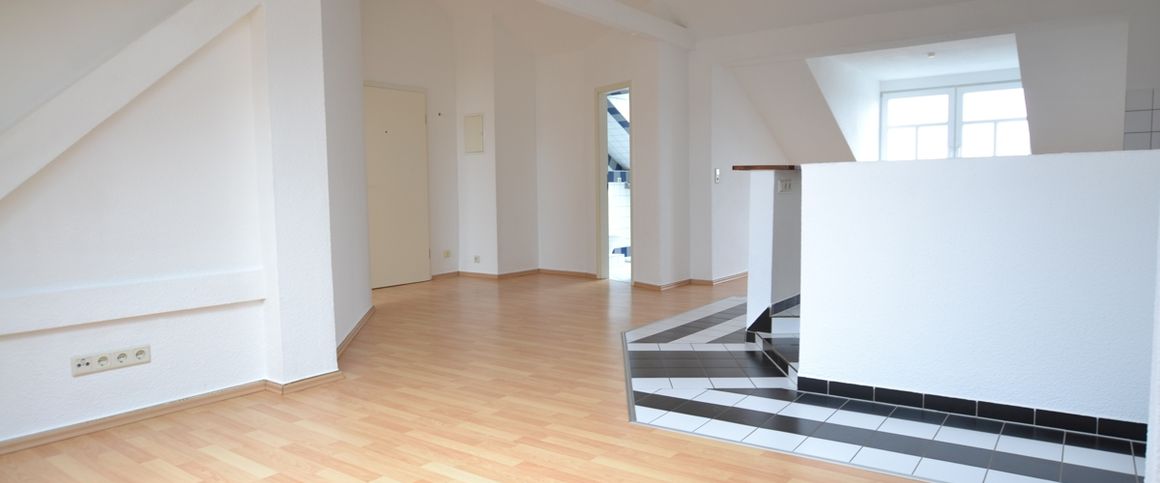 I Gemütliche 2-RW I Dachgeschoss I ruhige und grüne Wohnlage I Laminatboden I Duschbad I - Photo 1