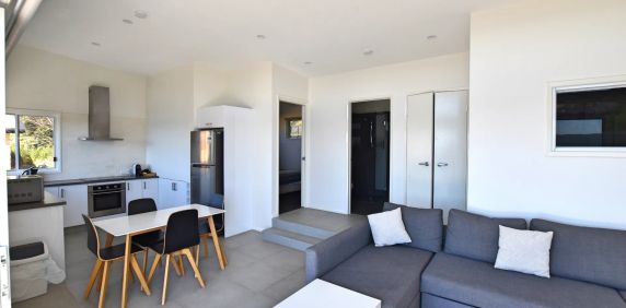 Modern 2 Bedroom Granny Flat in Prime Tascott Location - Photo 2