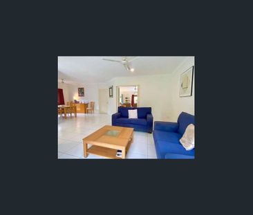 Immaculate Family Living in Redlynch - Photo 1