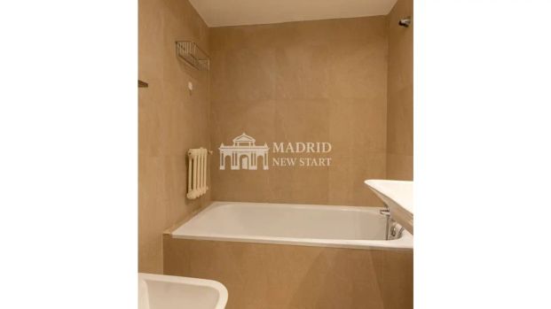 Piso de alquiler en Calle Fortuny, Almagro - Photo 1