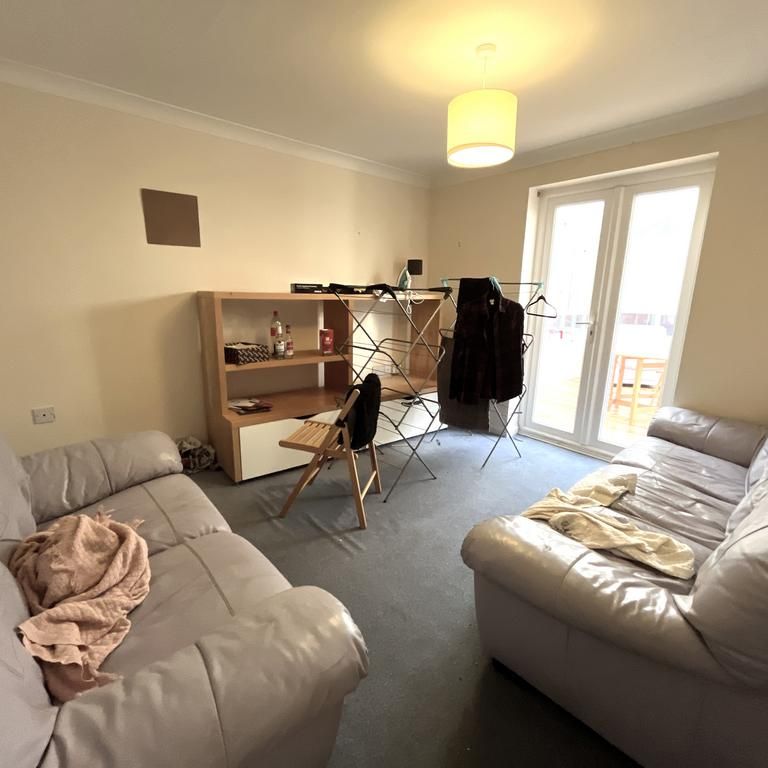 6 bedroom detached house to rent - Photo 1