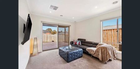 “MODERN FAMILY HOME IN PRIME LOCATION - DOREEN” - Photo 2