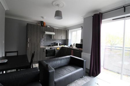 4 bedroom private hall to rent - Photo 2