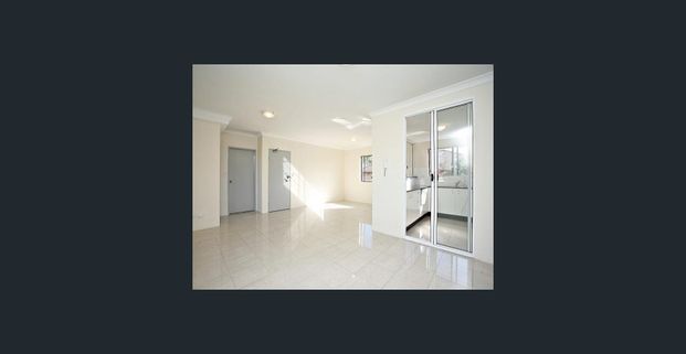 Fully furnished Three Bedroom Two Bathroom Two Car Park with Best Location! - Photo 1