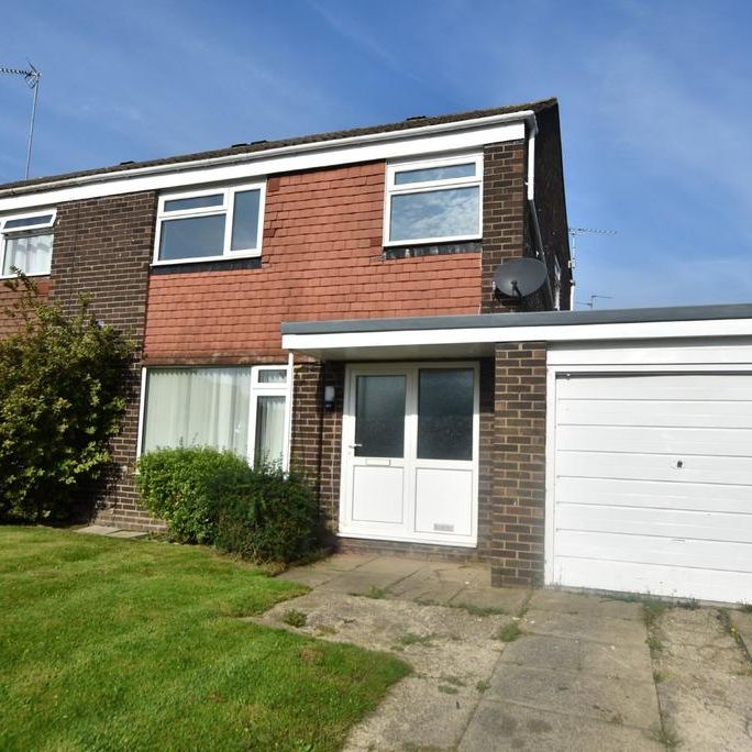 3 bedroom semi-detached house to rent - Photo 1