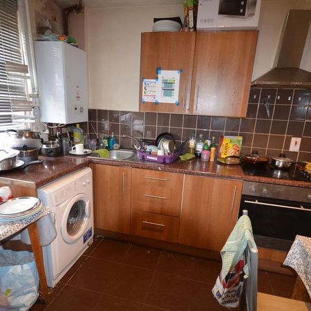 1 bedroom in a house share to rent - Photo 3