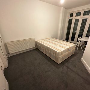 Room in a Shared House, Muswell Hill Broadway, N10 - Photo 3