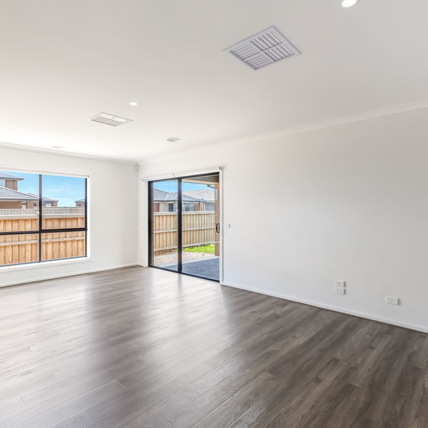 9 Overture Road, Strathtulloh VIC 3338 - House For Rent | Domain - Photo 1