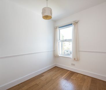 2 bedroom end of terrace house to rent - Photo 5