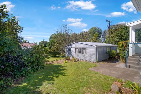 THREE BEDROOM FAMILY HOME IN WESTOWN - Photo 3