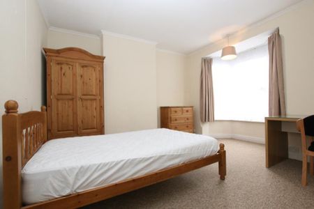 4 bedroom terraced house to rent - Photo 5