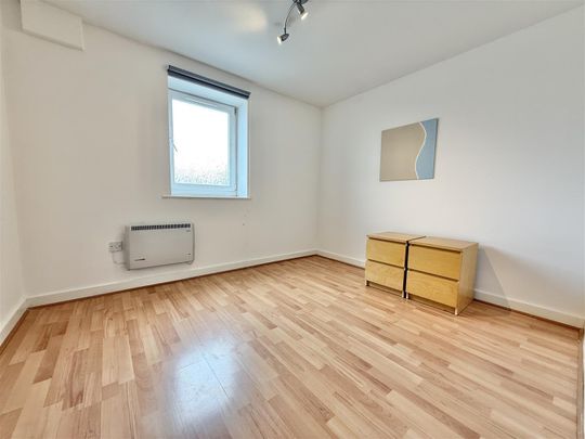 Waterloo Road, Stalybridge - Photo 1