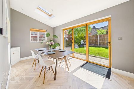 3 bedroom semi-detached house to rent - Photo 5