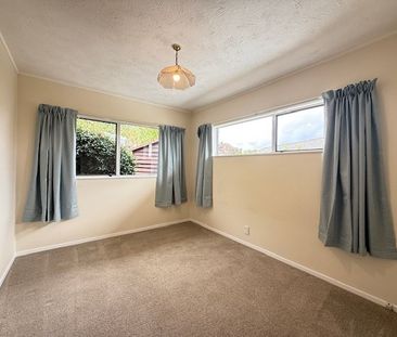 Spacious 4-Bedroom Home in Prime Browns Bay Location! - Photo 1