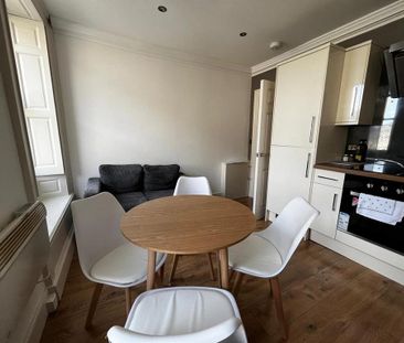 2 bedroom private hall to rent - Photo 4