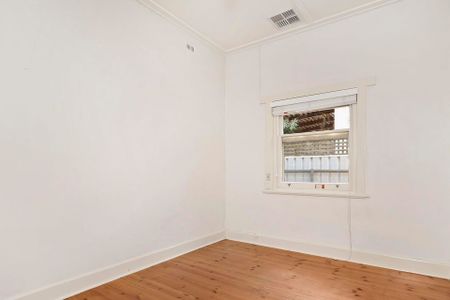 18 Euston Avenue, Highgate. - Photo 3