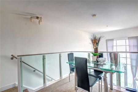 2 bedroom penthouse to rent - Photo 4