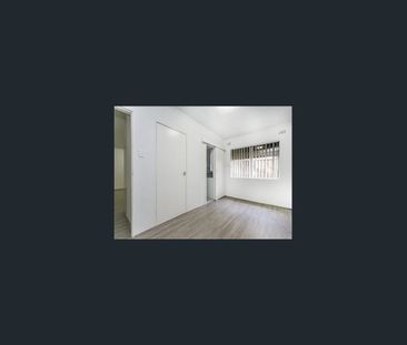 One Bedroom Ground Floor Apartment – Prime Location - Photo 2