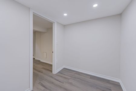 For Lease - 33 Ash Crescent, Toronto, Ontario - Photo 2