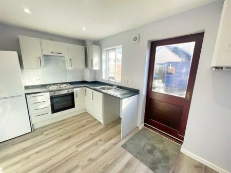 2 bedroom terraced house to rent - Photo 4