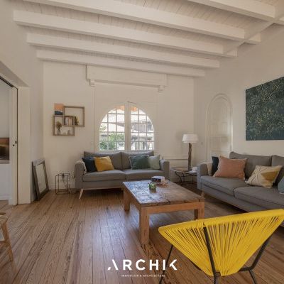 Architecture néo basque, cette maison de 150 m2 typique du Moulleau se tient sur son terrain de 320 m2 proche le la plage et des commerces et au coeur d'un quartier résidentiel. - Photo 1