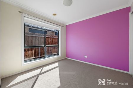 Modern Family Living in a Peaceful Weir Views Location - Photo 2