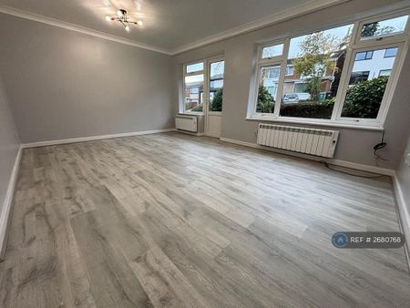 2 bedroom flat to rent - Photo 4