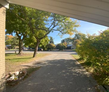 For Lease - 70 Holford Crescent, Toronto, Ontario - Photo 4