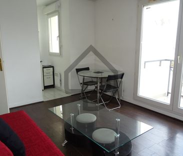 VASTE STUDIO MEUBLE DE 27 M² AVEC BALCON ET PARKING - Photo 1