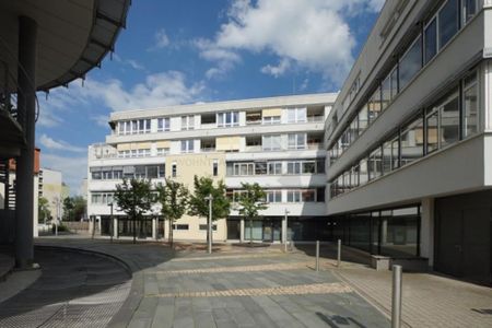 Gemütliche 2-Raum-Wohnung mit Dachterrasse und moderner Einbauküche! - Photo 5