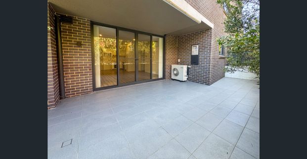 1 Bedroom Apartment - 20% below market rent - Photo 1