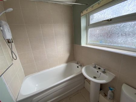 3 bedroom end of terrace house to rent - Photo 5