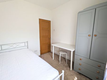 Room in a Shared House, Farnaby Road, SE9 - Photo 4