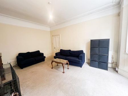 2 bedroom ground floor flat to rent - Photo 3