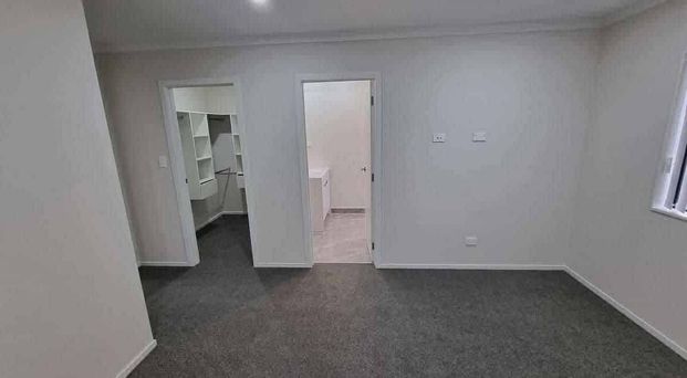 2 year old 3BR Townhouse in Glenview - Photo 1
