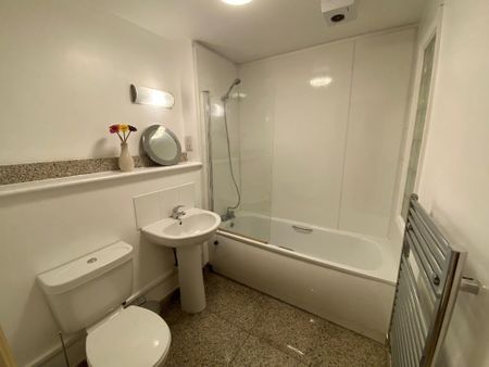 2 bedroom flat to rent - Photo 3