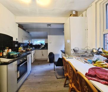 4 bedroom terraced house to rent - Photo 6