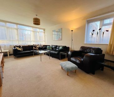 Room in a Shared Flat, Garden Royal, SW15 - Photo 2