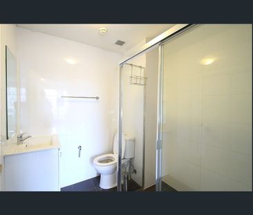 Modern Studio with Balcony & Air-Con in Vibrant Redfern - Photo 4