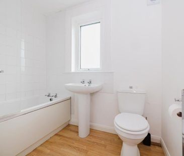 2 bedroom semi-detached house to rent - Photo 4