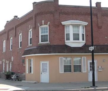 One Bedroom Apartment near Junction and Bloor West Village - Photo 3