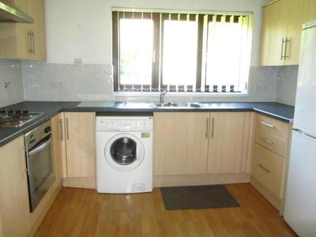 4 bedroom detached house to rent - Photo 4