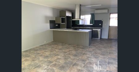 Neat & Tidy Two Bedroom Unit - Photo 4