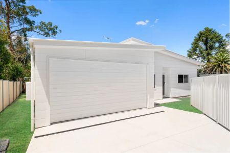 “Newly Built with high ceilings, timber finishes and family comfort throughout” - Photo 4