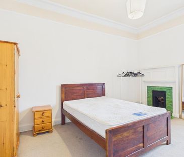 3 bedroom flat to rent - Photo 5