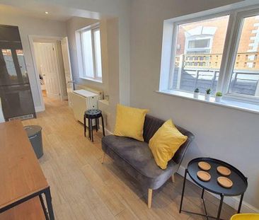 1 bedroom in a house share to rent - Photo 2