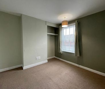 3 bedroom End Terraced House to let - Photo 3