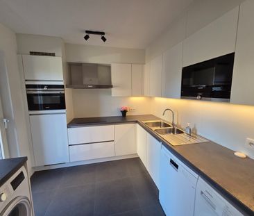 Gerenoveerd appartement met 2 slaapkamers, terras en garagebox te h... - Photo 4